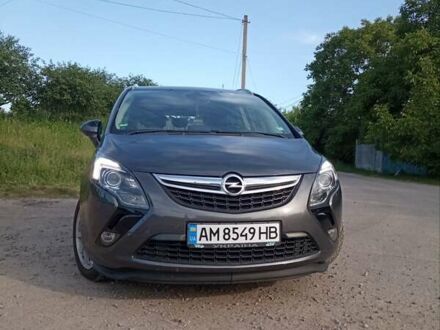 Серый Опель Zafira Tourer, объемом двигателя 1.96 л и пробегом 186 тыс. км за 9900 $, фото 1 на Automoto.ua