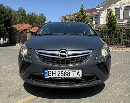 Серый Опель Zafira Tourer, объемом двигателя 1.96 л и пробегом 300 тыс. км за 9000 $, фото 1 на Automoto.ua