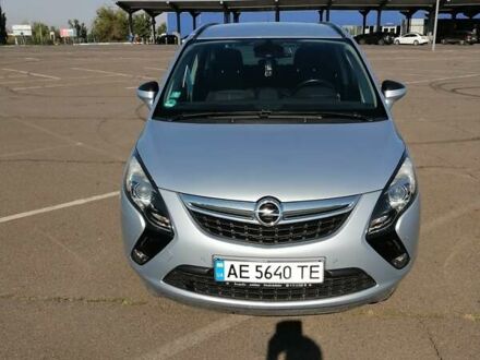 Опель Zafira Tourer 2015 у Кривому Розі на Automoto.ua Сірий Опель Zafira Tourer, об'ємом двигуна 1.6 л та пробігом 214 тис. км за 11000 $, фото 1 на Automoto.ua