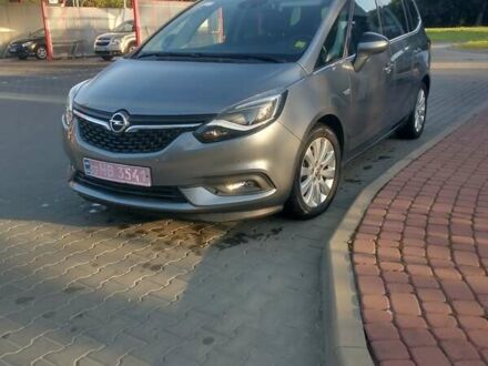 Серый Опель Zafira Tourer, объемом двигателя 1.6 л и пробегом 197 тыс. км за 12800 $, фото 1 на Automoto.ua
