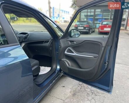 Синий Опель Zafira Tourer, объемом двигателя 2 л и пробегом 187 тыс. км за 10500 $, фото 20 на Automoto.ua