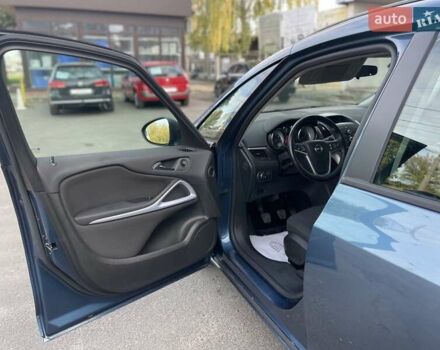 Синий Опель Zafira Tourer, объемом двигателя 2 л и пробегом 187 тыс. км за 10500 $, фото 17 на Automoto.ua