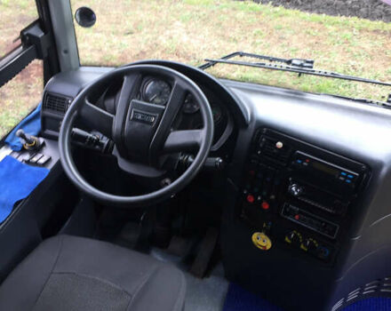 Отокар Султан 2004 в Черновцах на Automoto.ua Белый Отокар Султан, объемом двигателя 4.7 л и пробегом 6 тыс. км за 23000 $, фото 9 на Automoto.ua