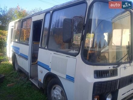 Белый ПАЗ 3205, объемом двигателя 4.25 л и пробегом 30 тыс. км за 1800 $, фото 1 на Automoto.ua