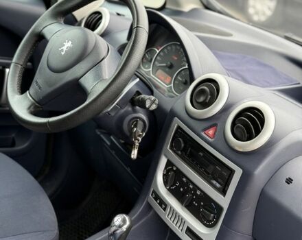 Чорний Пежо 1007, об'ємом двигуна 1.4 л та пробігом 200 тис. км за 3600 $, фото 6 на Automoto.ua