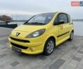 Желтый Пежо 1007, объемом двигателя 1.4 л и пробегом 160 тыс. км за 4850 $, фото 1 на Automoto.ua