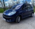Синий Пежо 1007, объемом двигателя 1.36 л и пробегом 177 тыс. км за 4000 $, фото 1 на Automoto.ua