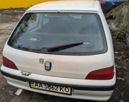 Белый Пежо 106, объемом двигателя 1 л и пробегом 290 тыс. км за 1350 $, фото 3 на Automoto.ua