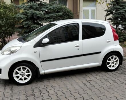 Белый Пежо 107, объемом двигателя 1 л и пробегом 174 тыс. км за 4800 $, фото 1 на Automoto.ua