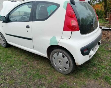 Пежо 107 2011 в Прилуках на Automoto.ua Белый Пежо 107, объемом двигателя 1 л и пробегом 380 тыс. км за 1750 $, фото 7 на Automoto.ua