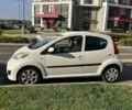 Белый Пежо 107, объемом двигателя 1 л и пробегом 207 тыс. км за 4800 $, фото 1 на Automoto.ua