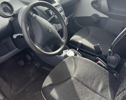 Белый Пежо 107, объемом двигателя 1 л и пробегом 192 тыс. км за 6442 $, фото 4 на Automoto.ua
