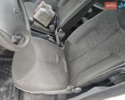 Білий Пежо 107, об'ємом двигуна 1 л та пробігом 160 тис. км за 3300 $, фото 8 на Automoto.ua