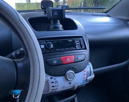 Белый Пежо 107, объемом двигателя 1 л и пробегом 140 тыс. км за 4500 $, фото 5 на Automoto.ua