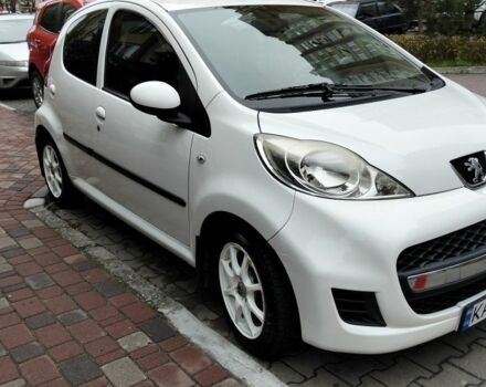 Белый Пежо 107, объемом двигателя 1 л и пробегом 174 тыс. км за 4800 $, фото 2 на Automoto.ua