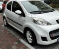 Белый Пежо 107, объемом двигателя 1 л и пробегом 174 тыс. км за 4800 $, фото 2 на Automoto.ua
