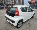Білий Пежо 107, об'ємом двигуна 1 л та пробігом 160 тис. км за 3300 $, фото 3 на Automoto.ua