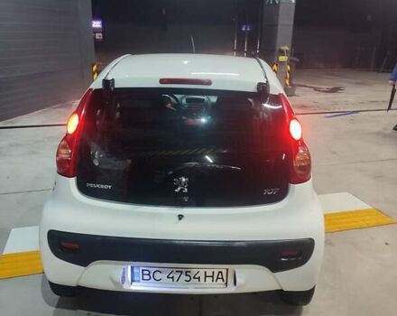 Белый Пежо 107, объемом двигателя 1 л и пробегом 180 тыс. км за 3700 $, фото 1 на Automoto.ua