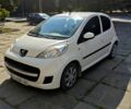Белый Пежо 107, объемом двигателя 1 л и пробегом 234 тыс. км за 4000 $, фото 1 на Automoto.ua