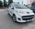 Білий Пежо 107, об'ємом двигуна 1 л та пробігом 135 тис. км за 4999 $, фото 1 на Automoto.ua