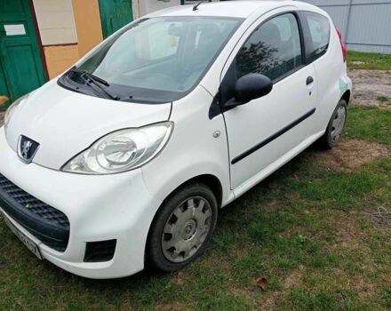 Пежо 107 2011 в Прилуках на Automoto.ua Белый Пежо 107, объемом двигателя 1 л и пробегом 380 тыс. км за 1750 $, фото 2 на Automoto.ua