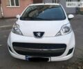 Белый Пежо 107, объемом двигателя 1 л и пробегом 44 тыс. км за 6500 $, фото 1 на Automoto.ua