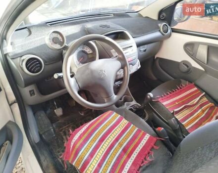 Пежо 107 2011 в Стрые на Automoto.ua Белый Пежо 107, объемом двигателя 1 л и пробегом 189 тыс. км за 4999 $, фото 4 на Automoto.ua