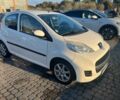 Белый Пежо 107, объемом двигателя 1 л и пробегом 71 тыс. км за 5600 $, фото 5 на Automoto.ua