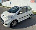 Білий Пежо 107, об'ємом двигуна 1 л та пробігом 205 тис. км за 3850 $, фото 1 на Automoto.ua