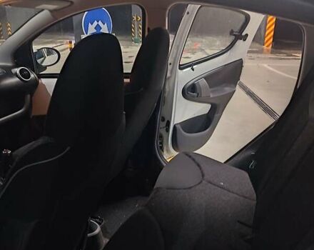 Белый Пежо 107, объемом двигателя 1 л и пробегом 180 тыс. км за 3700 $, фото 10 на Automoto.ua