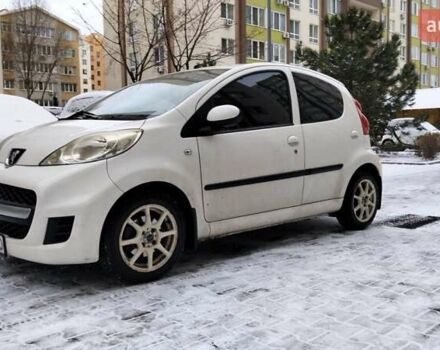 Белый Пежо 107, объемом двигателя 1 л и пробегом 170 тыс. км за 5800 $, фото 4 на Automoto.ua