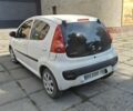 Белый Пежо 107, объемом двигателя 1 л и пробегом 234 тыс. км за 4000 $, фото 3 на Automoto.ua