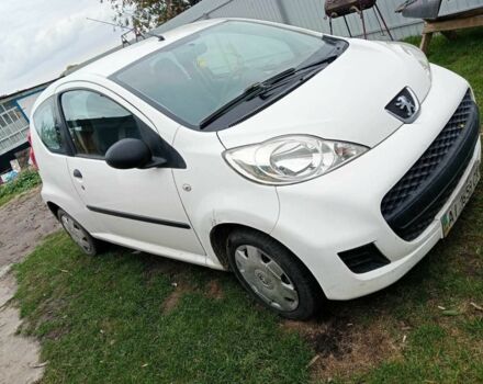 Пежо 107 2011 в Прилуках на Automoto.ua Белый Пежо 107, объемом двигателя 1 л и пробегом 380 тыс. км за 1750 $, фото 3 на Automoto.ua