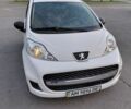 Белый Пежо 107, объемом двигателя 1 л и пробегом 106 тыс. км за 5200 $, фото 1 на Automoto.ua