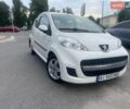 Белый Пежо 107, объемом двигателя 1 л и пробегом 135 тыс. км за 5200 $, фото 1 на Automoto.ua