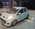 Белый Пежо 107, объемом двигателя 1 л и пробегом 180 тыс. км за 3700 $, фото 8 на Automoto.ua