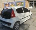 Белый Пежо 107, объемом двигателя 1 л и пробегом 234 тыс. км за 4000 $, фото 4 на Automoto.ua