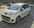 Білий Пежо 107, об'ємом двигуна 1 л та пробігом 238 тис. км за 3900 $, фото 1 на Automoto.ua