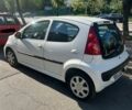 Белый Пежо 107, объемом двигателя 1 л и пробегом 207 тыс. км за 4900 $, фото 1 на Automoto.ua