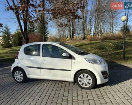 Білий Пежо 107, об'ємом двигуна 1 л та пробігом 64 тис. км за 5500 $, фото 3 на Automoto.ua