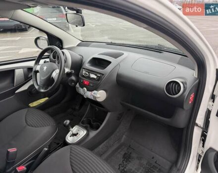 Білий Пежо 107, об'ємом двигуна 1 л та пробігом 65 тис. км за 6500 $, фото 24 на Automoto.ua