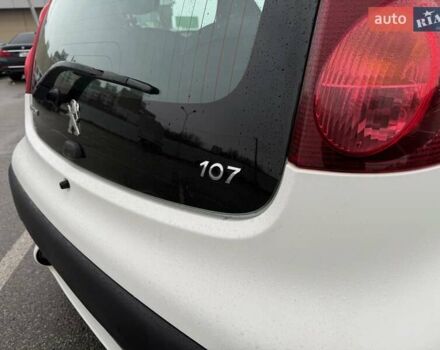 Білий Пежо 107, об'ємом двигуна 1 л та пробігом 65 тис. км за 6500 $, фото 16 на Automoto.ua