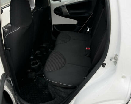 Белый Пежо 107, объемом двигателя 0.99 л и пробегом 220 тыс. км за 4900 $, фото 23 на Automoto.ua