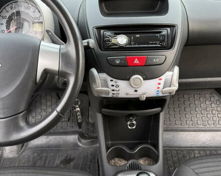 Белый Пежо 107, объемом двигателя 0.99 л и пробегом 220 тыс. км за 4900 $, фото 2 на Automoto.ua