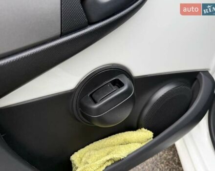 Білий Пежо 107, об'ємом двигуна 1 л та пробігом 65 тис. км за 6500 $, фото 43 на Automoto.ua