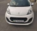 Белый Пежо 107, объемом двигателя 1 л и пробегом 111 тыс. км за 6117 $, фото 1 на Automoto.ua