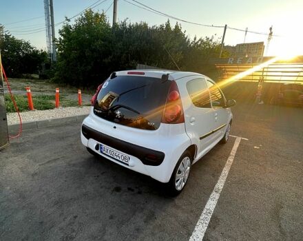 Белый Пежо 107, объемом двигателя 1 л и пробегом 118 тыс. км за 5900 $, фото 1 на Automoto.ua
