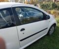 Белый Пежо 107, объемом двигателя 0.9 л и пробегом 380 тыс. км за 3150 $, фото 5 на Automoto.ua