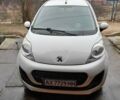 Белый Пежо 107, объемом двигателя 1 л и пробегом 140 тыс. км за 5700 $, фото 1 на Automoto.ua