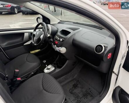 Білий Пежо 107, об'ємом двигуна 1 л та пробігом 65 тис. км за 6500 $, фото 23 на Automoto.ua